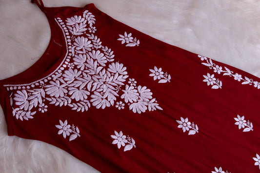 EIRA MAROON SLEEVELESS RAYON KURTA
