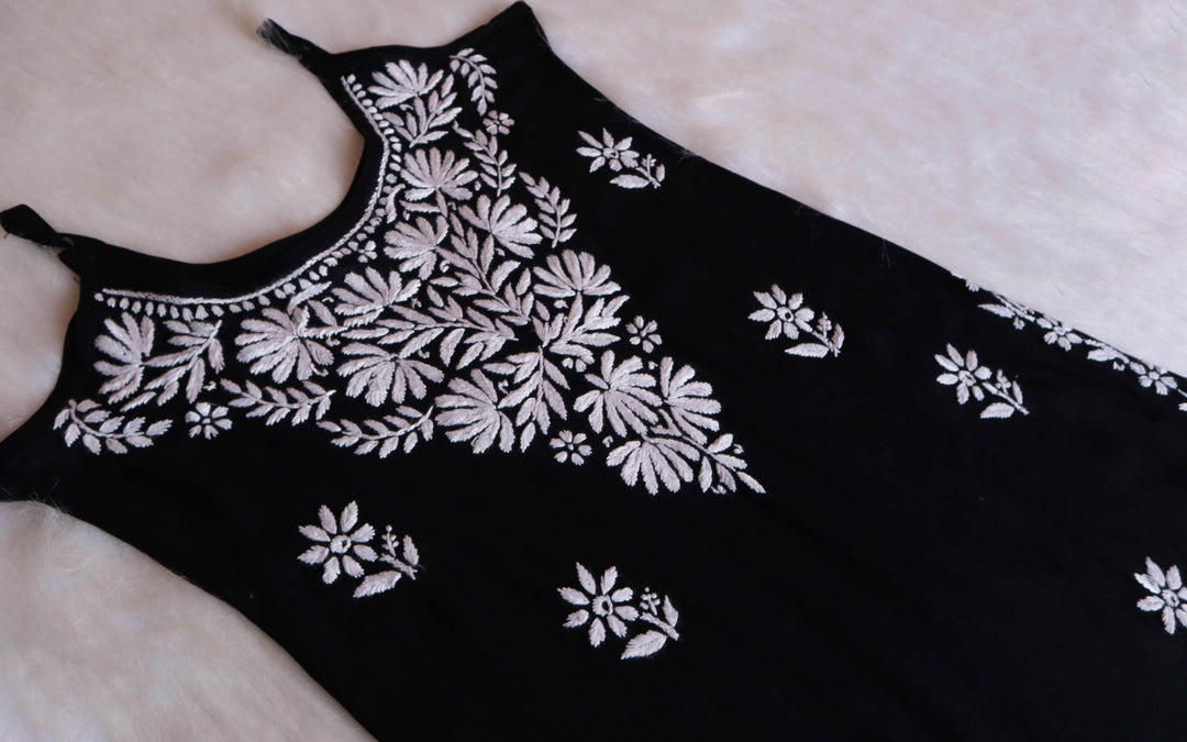 EIRA BLACK SLEEVELESS RAYON KURTA